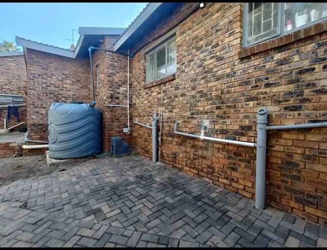 3 BEDROOM HOUSE FOR SALE IN VANDERBIJLPARK SE 4